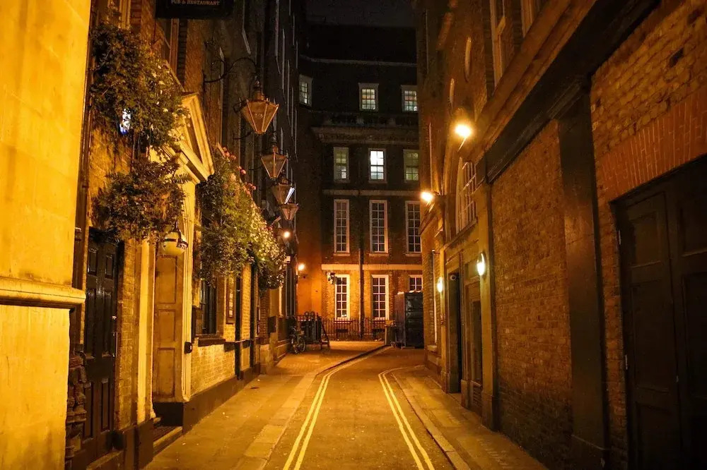 Suitely Trafalgar Square Luxury Apartment