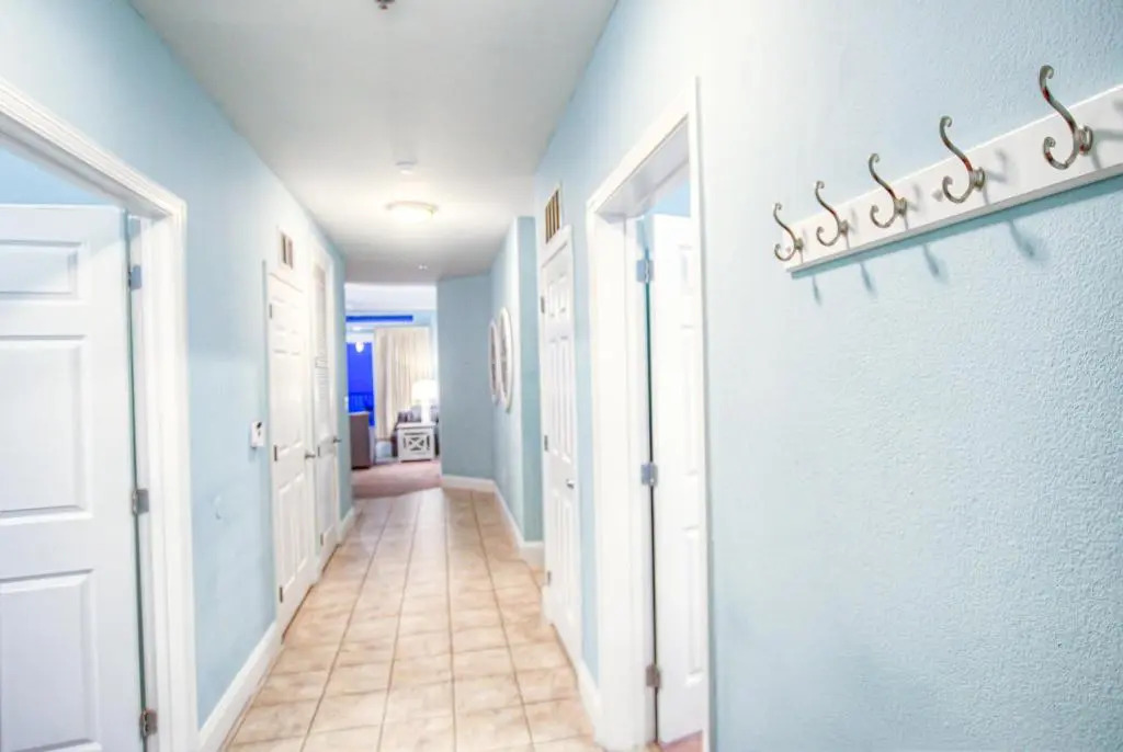 Large 3 Bd Penthouse 2020 In Laketown, Great Views and Amenities!