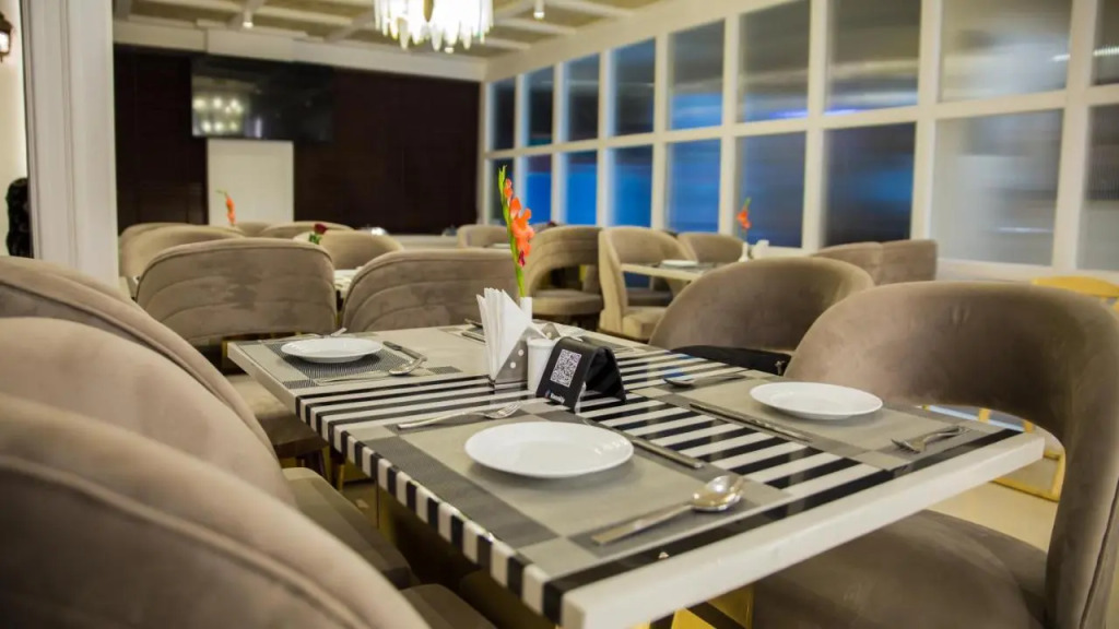 Royal 9 hotel & Banquet