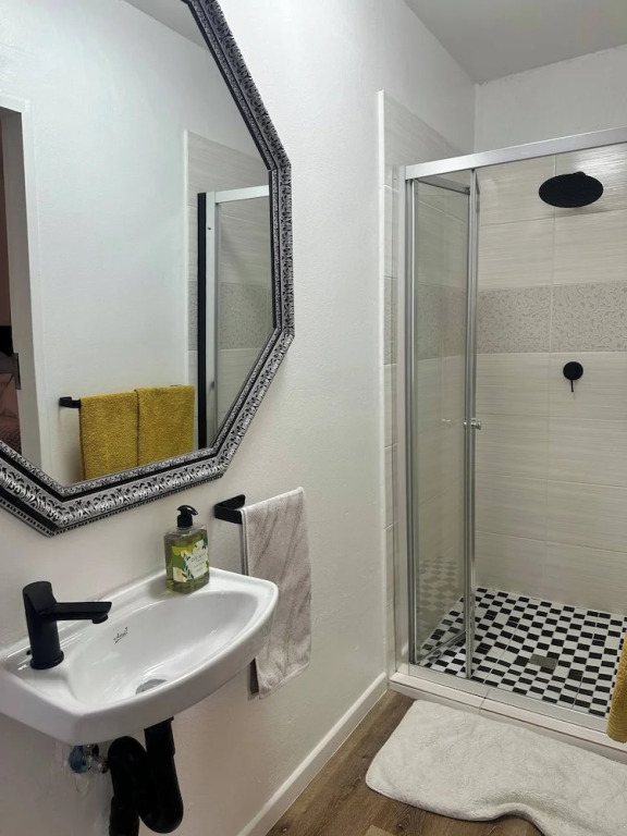 Charming Executive Studio, Solar Power, Wifi