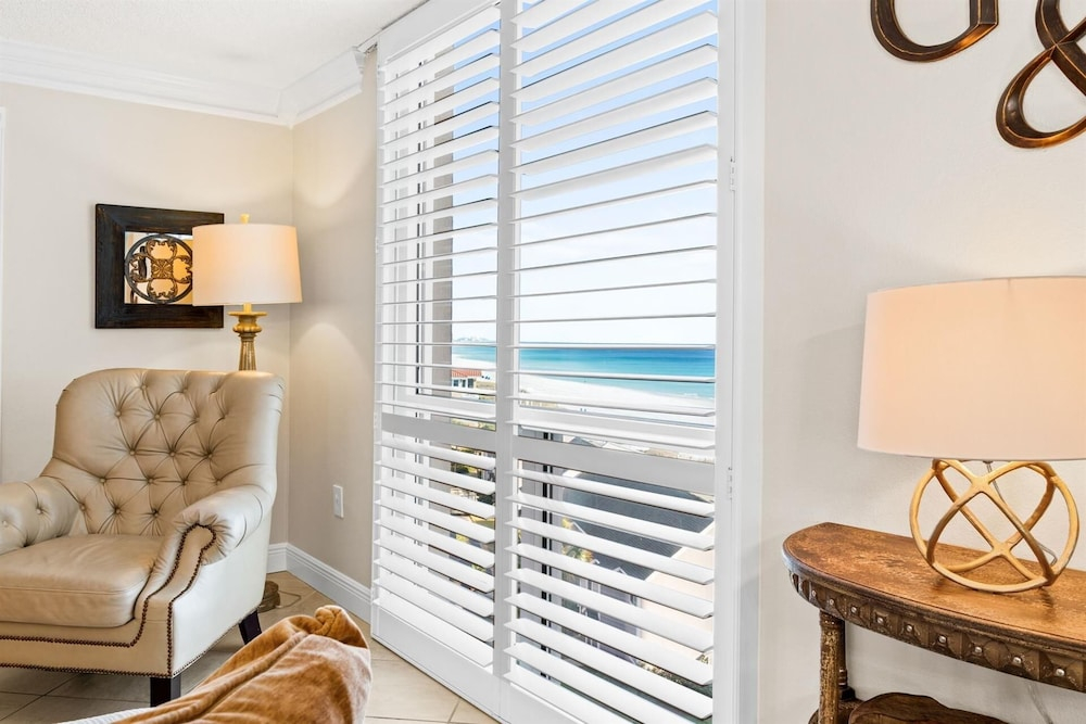 Shoreline Towers 1086 3 Bedroom Condo