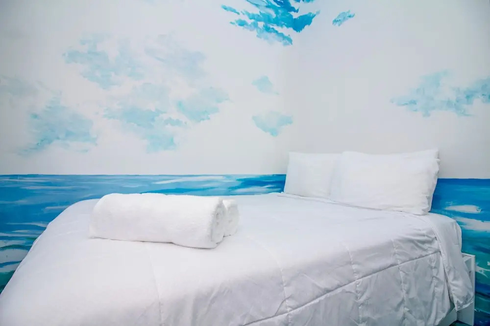The High Tide Studio #6 Studio Bedroom Hotel Room by Redawning
