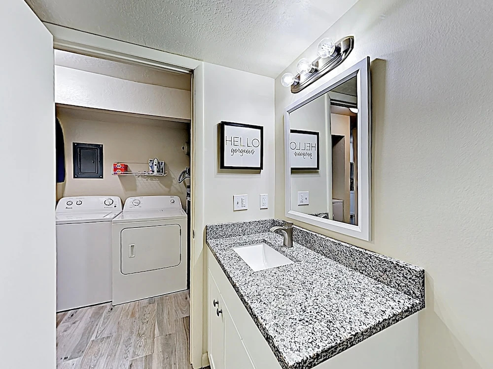 New Listing! Ski - Walk To Resort Base 1 Bedroom Condo