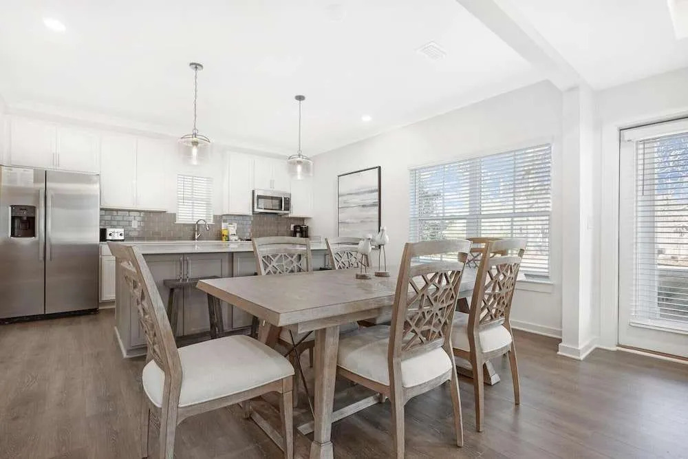 Hidden Gem! 3br/2.5ba Home/pool/near Beach/slps 10