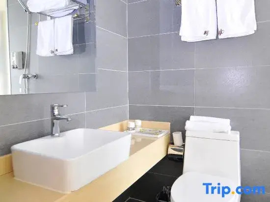 Qingdao Jinshancheng Business Hotel (Qingdao North Station Shuiqinggou Subway Station)
