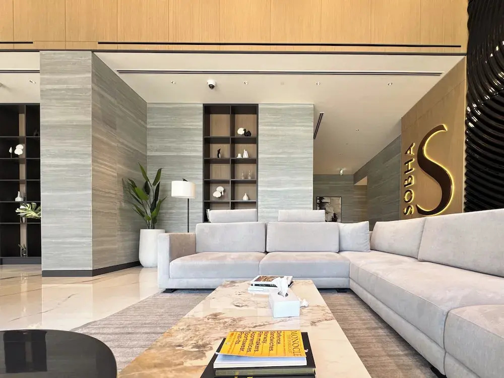 PVH - Stylish 1BR with Study - The Crest