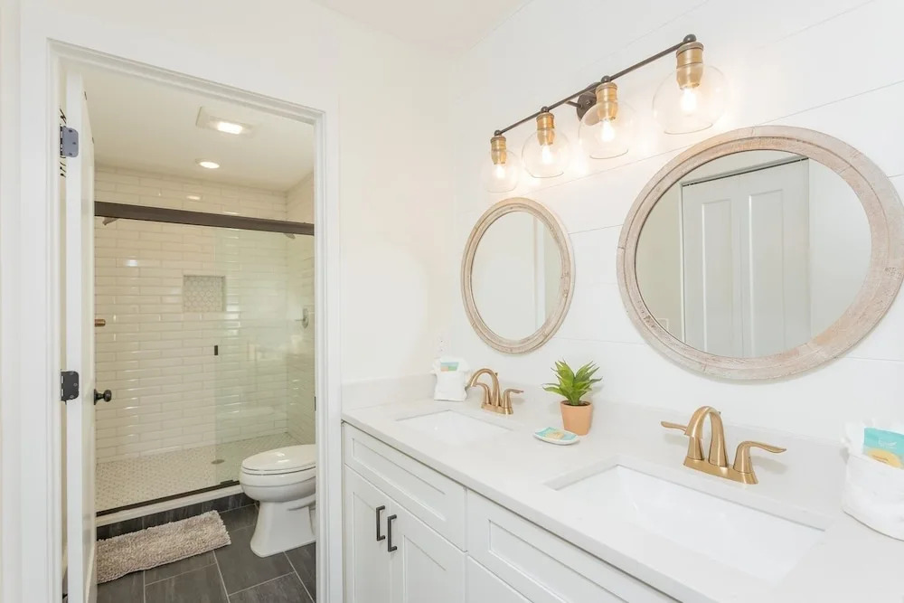Fully Renovated 3/2 Private Beachside Home 3 Bedroom Home