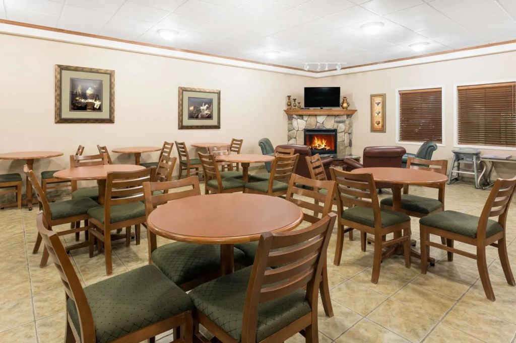 Ramada by Wyndham Clairmont/Grande Prairie