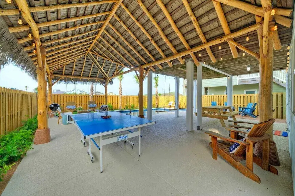 Beach Access Private Pool, Ping-pong, Firepit, Swings, & Views Tipsea Turtle
