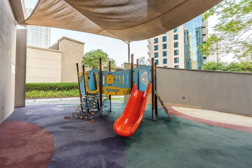 Dubai Marina Beach Dining & Leisure