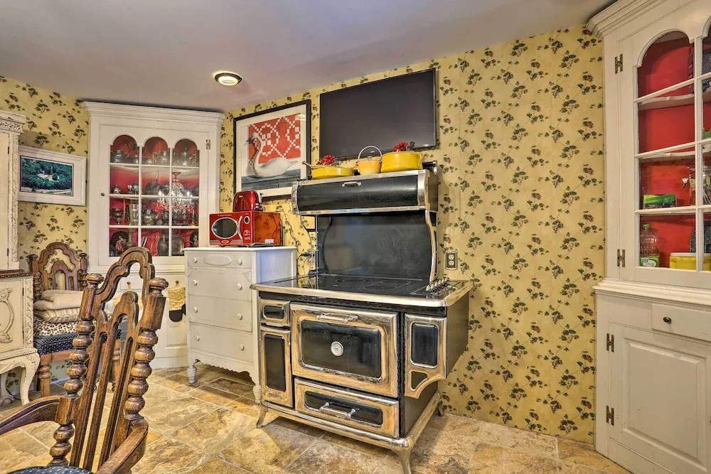 1 Mi to Lake Wallenpaupack: Spacious Poconos Villa