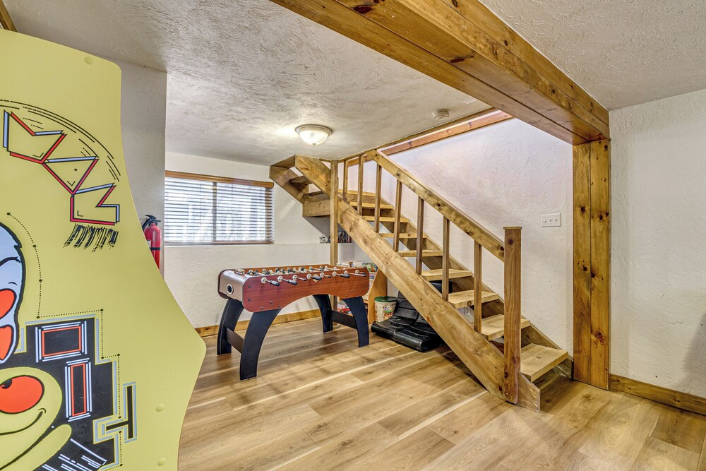Hot Tub Haven w/ Game Room & Grill in Ruidoso!