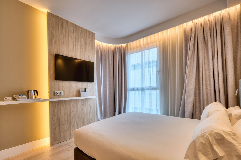 Holiday Inn Express - Madrid - Airport by IHG
