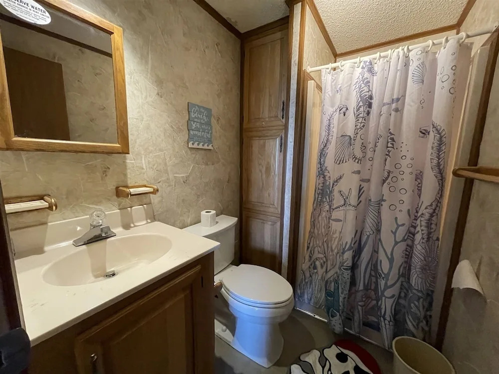 Southern Star 5 Bedroom Cottage by RedAwning
