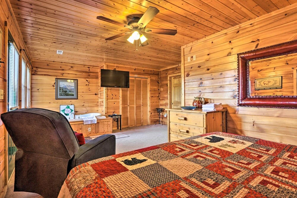 Scenic Sevierville Cabin: Hot Tub, Panoramic Views
