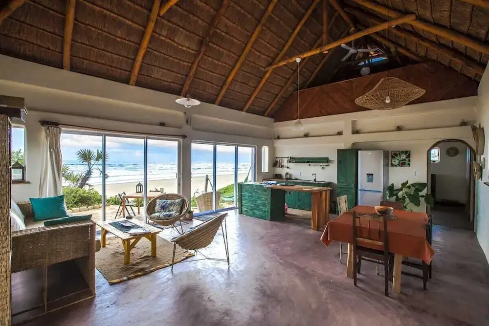 Pura Vida Tofo Beach House