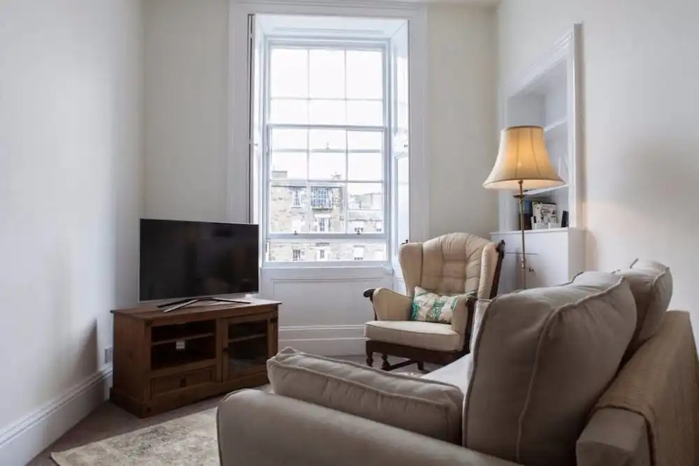 1 Bedroom Apartment In Edinburgh's New Town