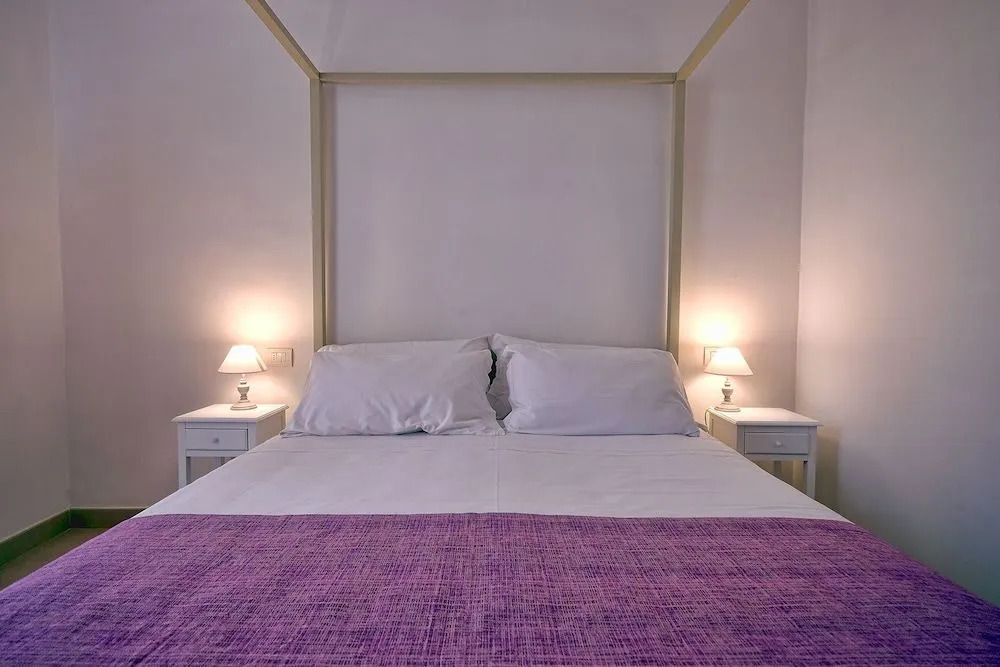 Villa Giardini Luxury Room