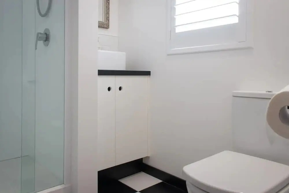 Stylish 2 Bed Art Deco Apartment