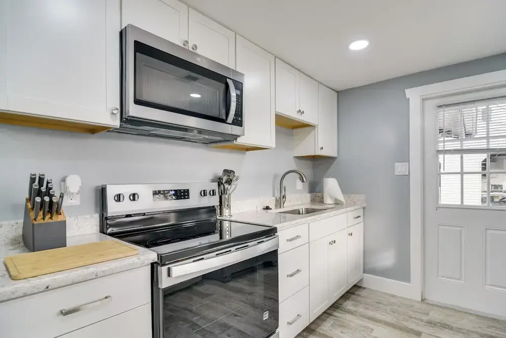Walk to Restaurants: Home w/ Yard in Safety Harbor