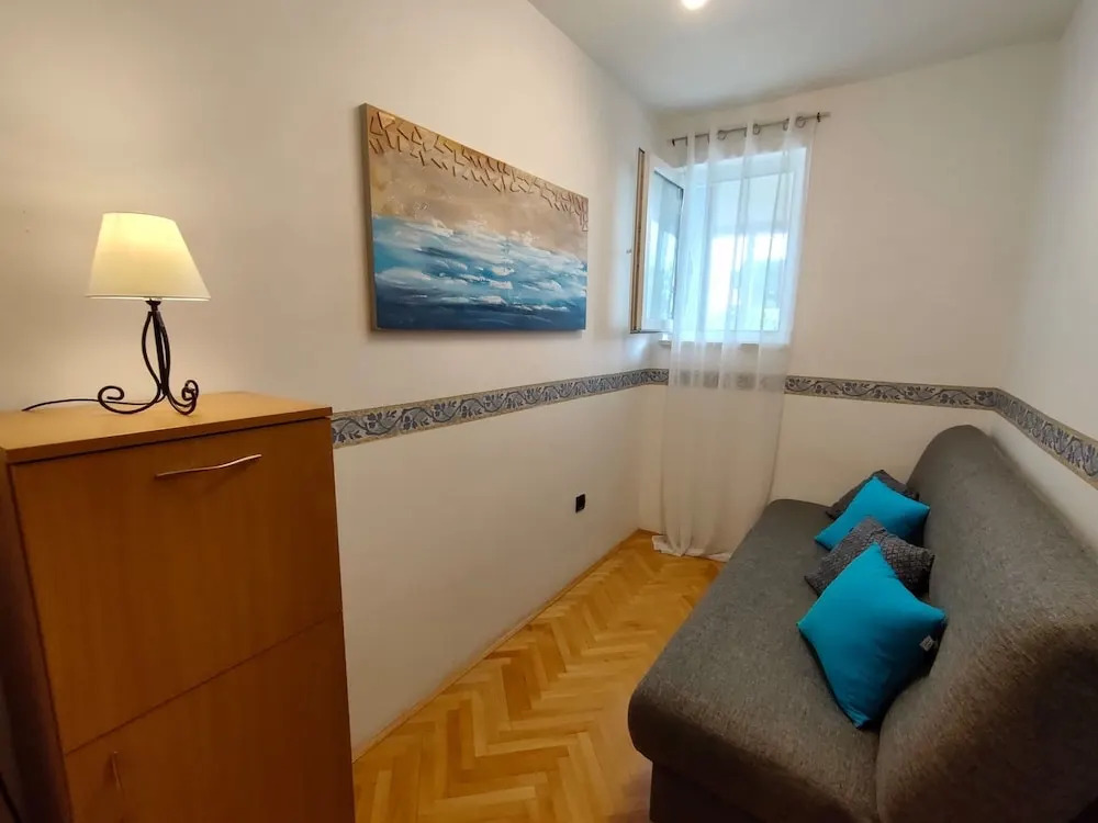 A4 Beachfront apt With big Terrace and sea View