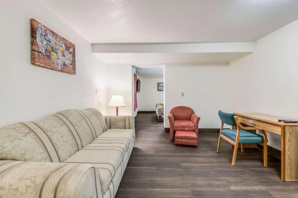 Econo Lodge Truman Inn