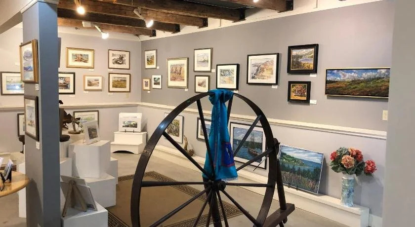 The Water's Edge Inn & Gallery