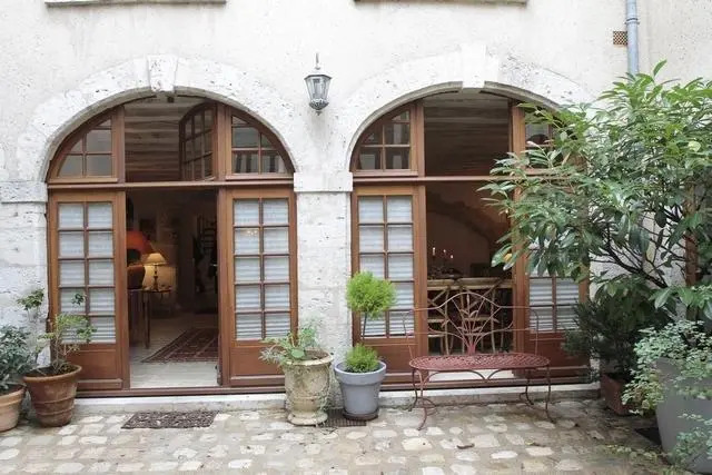 Maison dInes centre historique garage privé