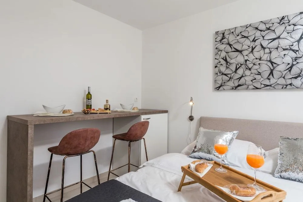 Apartment Consensus