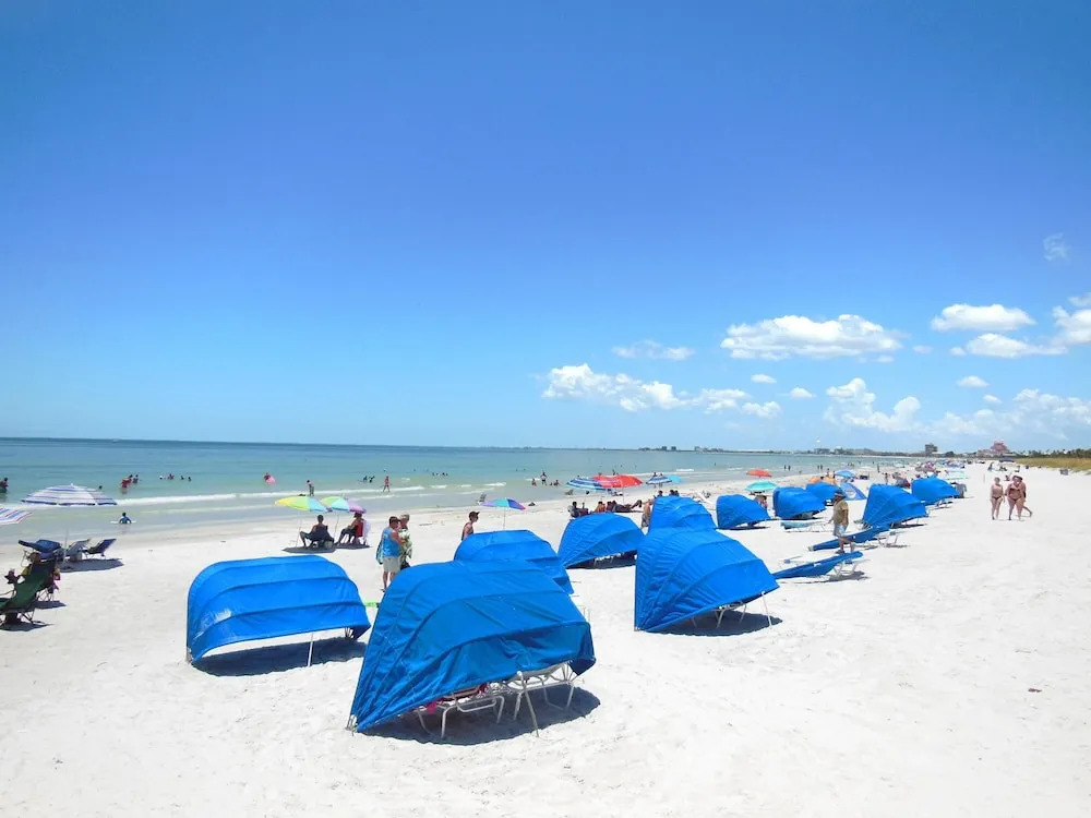 Sunset Sands Beach Pool Home Pass-a-grille 2508 by Techtravel
