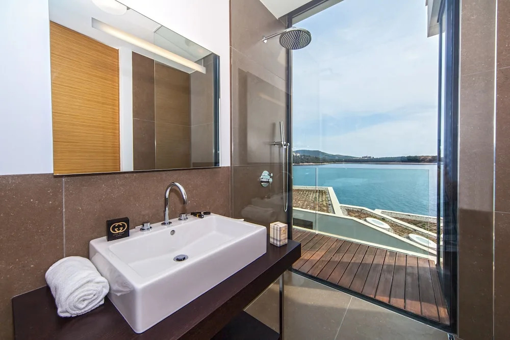 Golden Rays Luxury Villas & Apartments