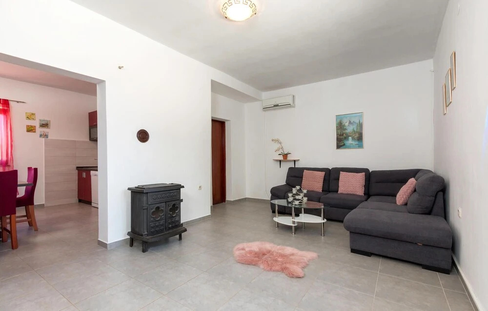 Lovely Home In Sikici With Wifi
