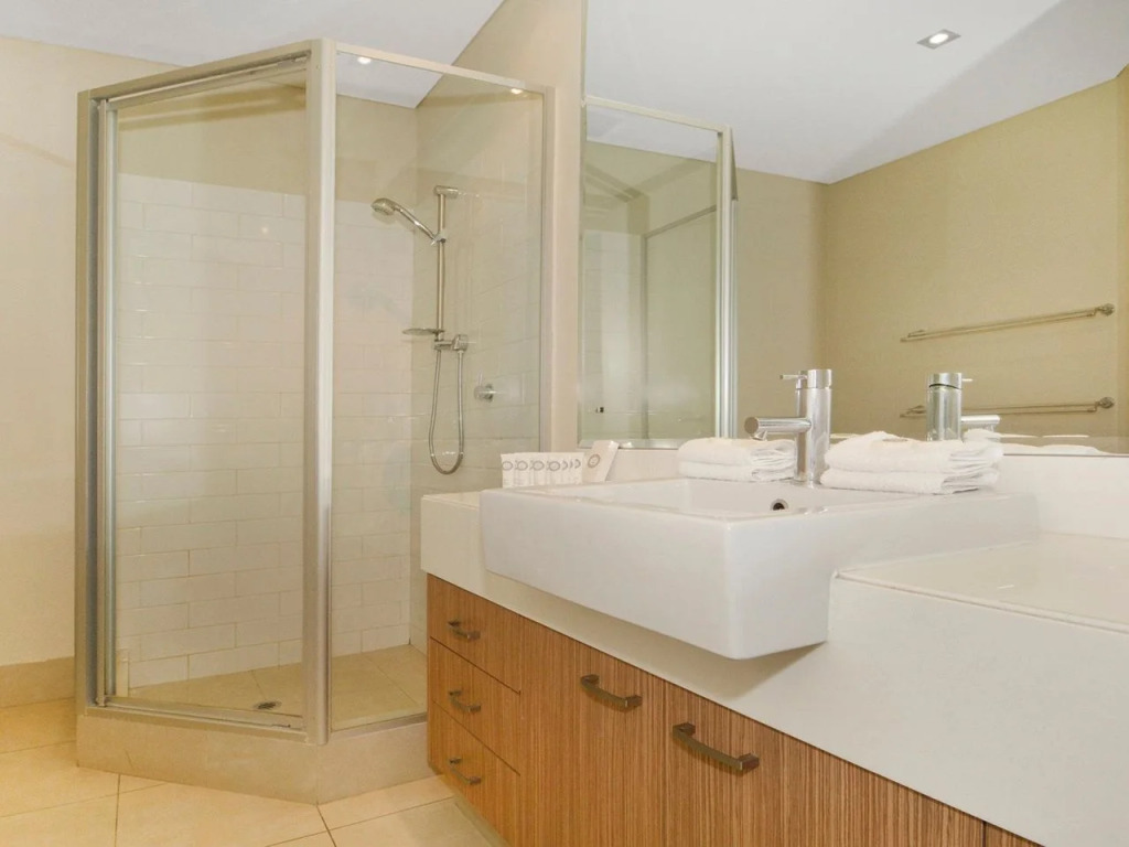 Mullaloo Beach Hotel & Apartments