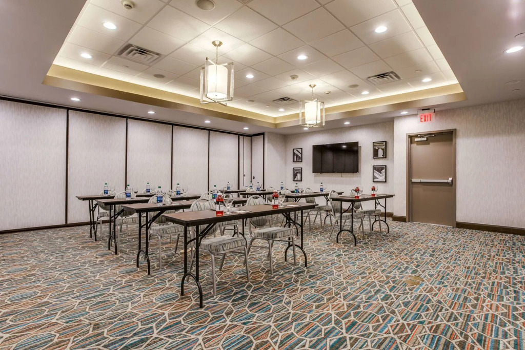 Hampton Inn & Suites Dallas-Central Expy/North Park Area