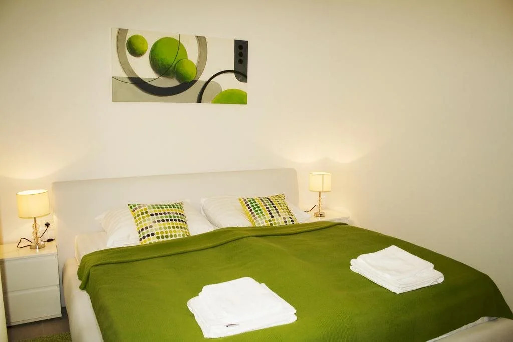 Apartments & Rooms Flowers