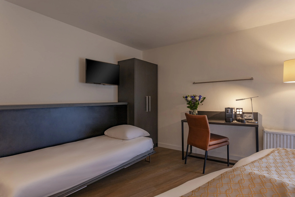 Avenue Hotel