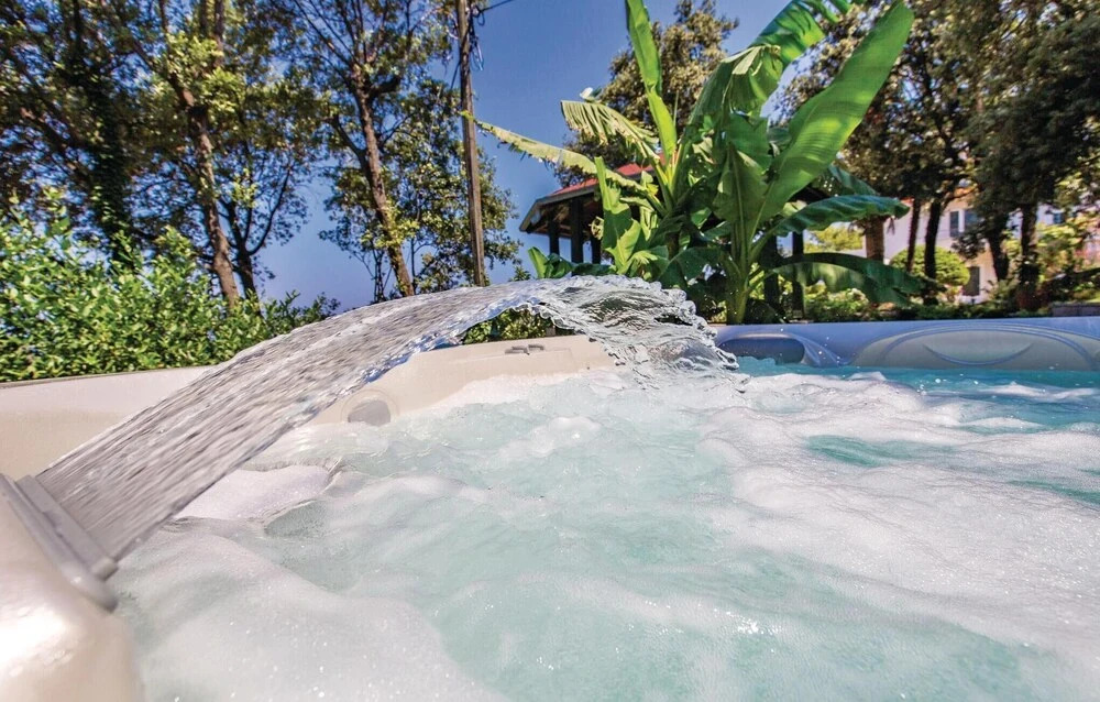 Awesome Home in Supetarska Draga with Hot Tub, WiFi & 2 Bedrooms