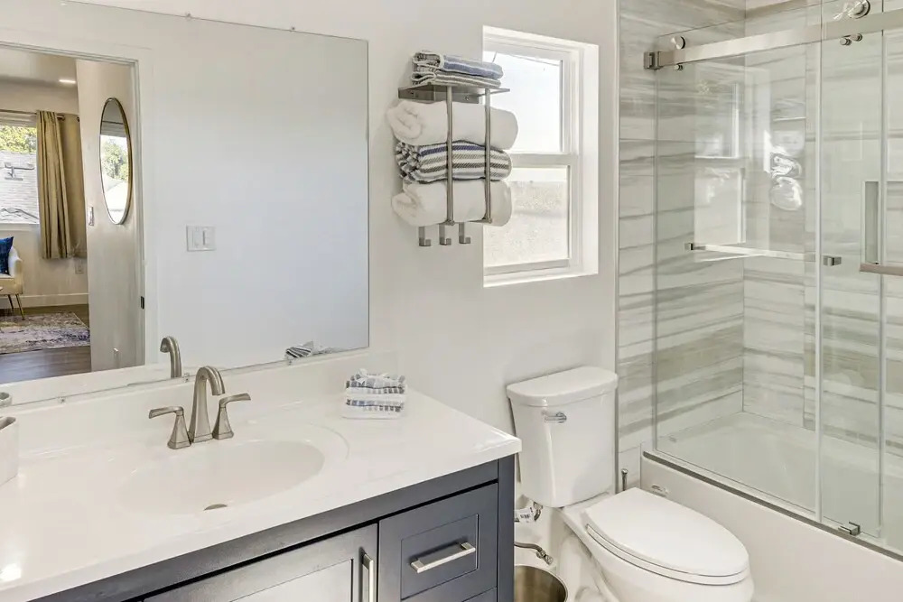 4 Mi to Sofi Stadium: Pet-friendly LA Area Home