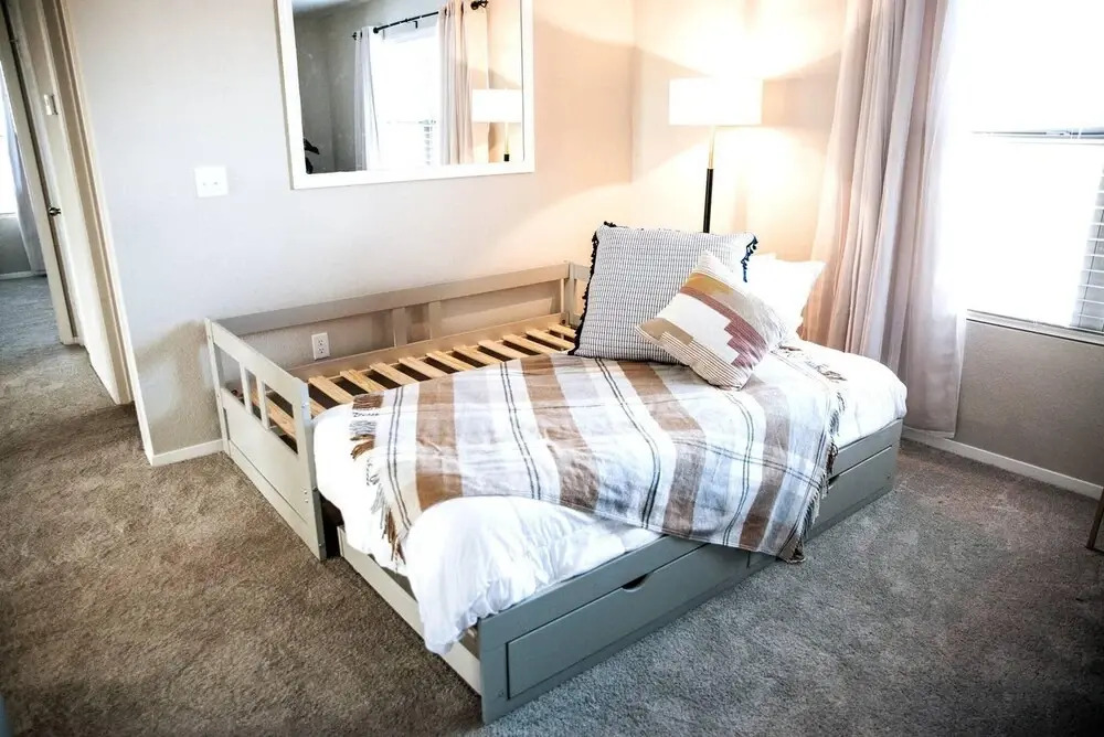 The Ivory - SLEEPS 10 - Perfect for Mid-Term Stays