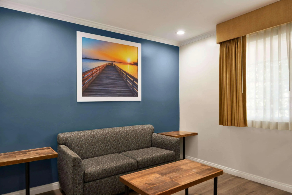 Days Inn and Suites San Diego SDSU