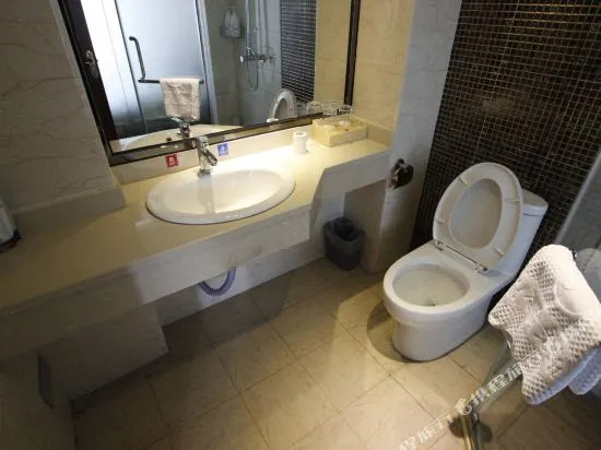 Huachen Yingxiang Business Hotel