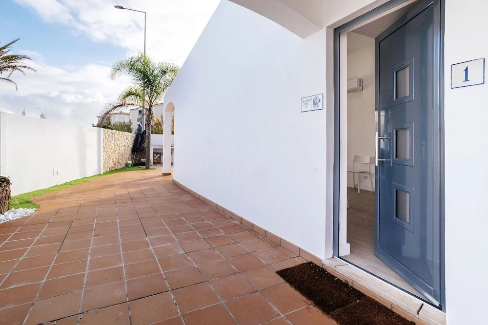 Oura Villa V2 Flores