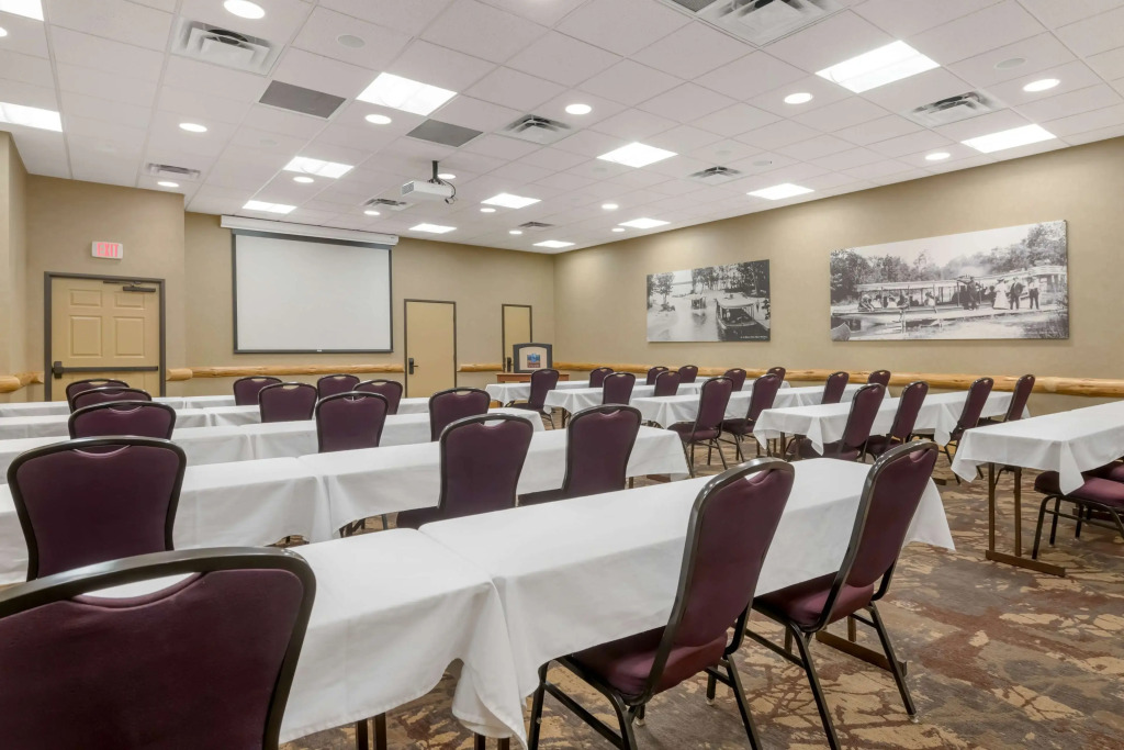 Best Western Premier The Lodge on Lake Detroit