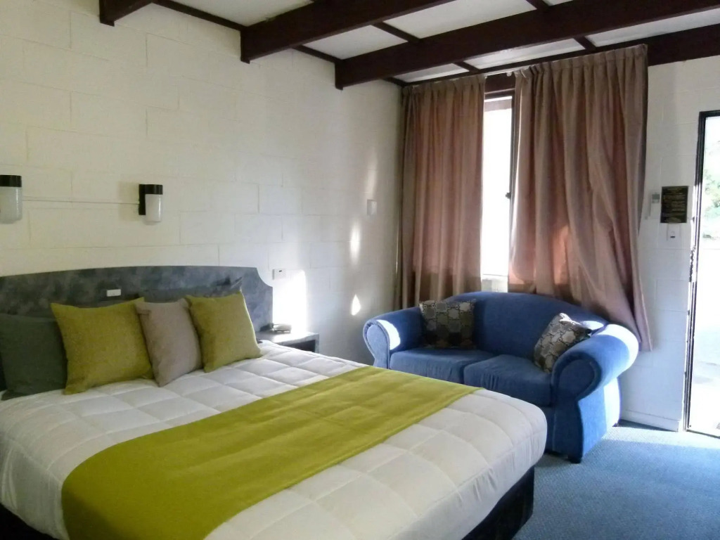 Azalea Motel - Under New Management
