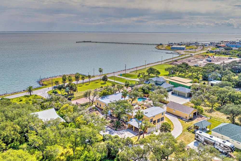 1 Mi to Dtwn Rockport: 'ocean Pearl' House