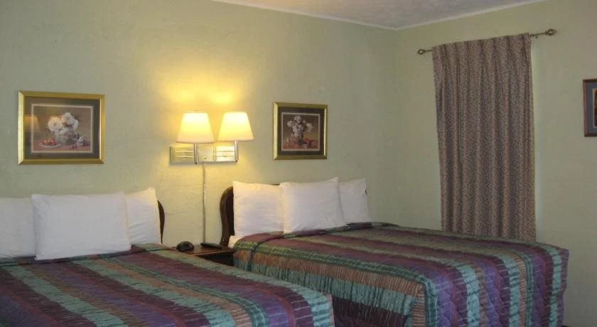 white columns motel