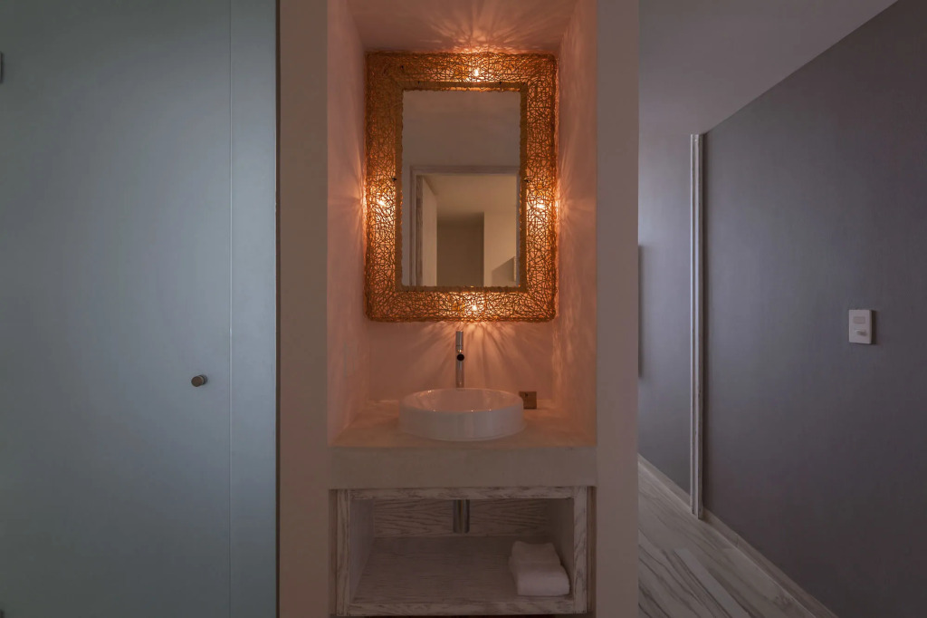 Newport House Playa Boutique Hotel - Beach Club Access