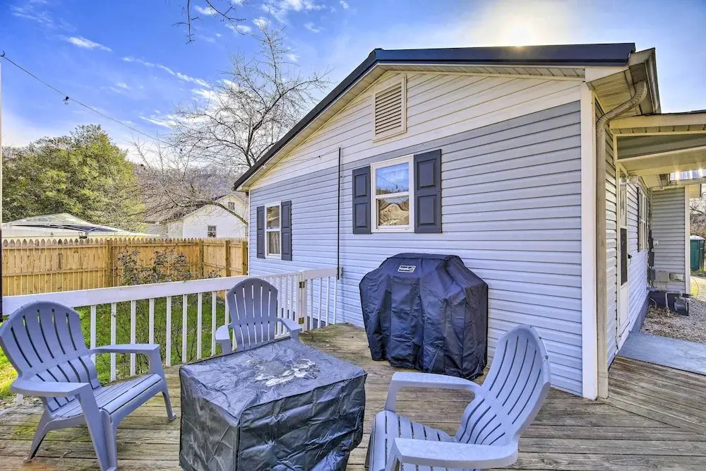 Pet-friendly Charleston Home w/ Fenced Yard!