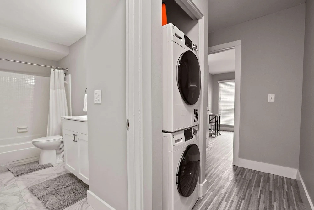 Modern 2BR 2BA Apartment With Pleasant Views