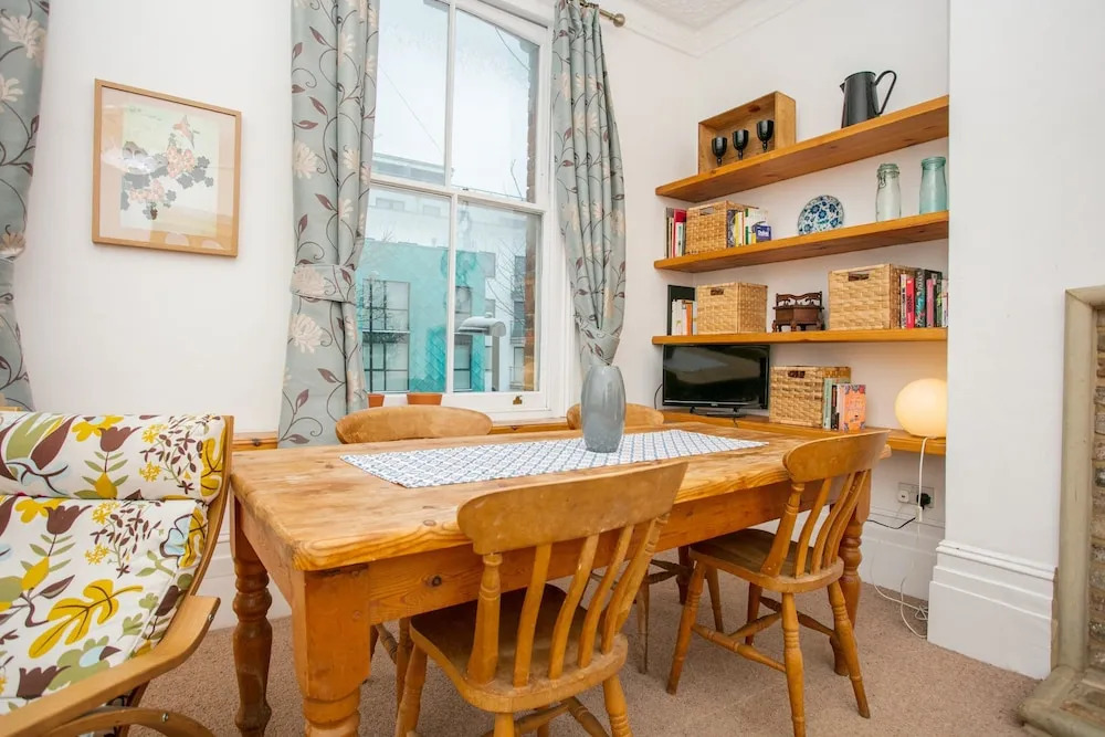 3 Bedroom Flat In Highbury